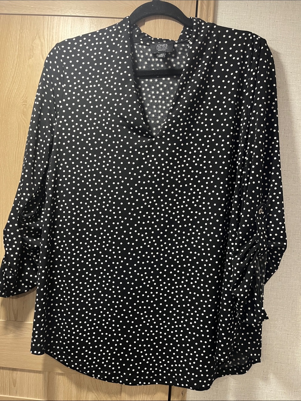 Jones New York Black and White Polka Dot Long Sleeve V-Neck Top